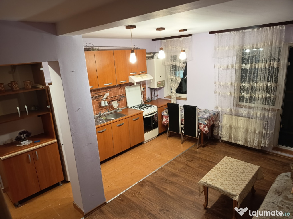 Apartament de închiriat 3 camere
