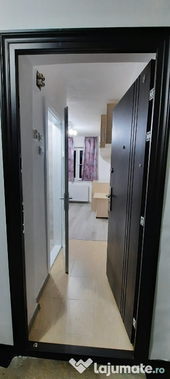 Închiriez garsoniera