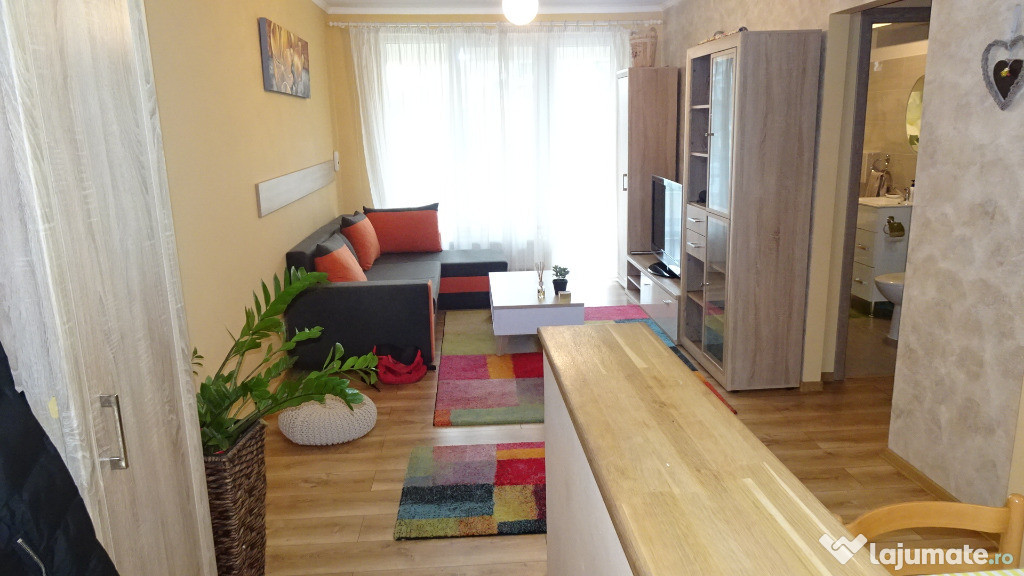 Inchiriez apartament 2 camere in Deva, Casa de Cultura, et. 1