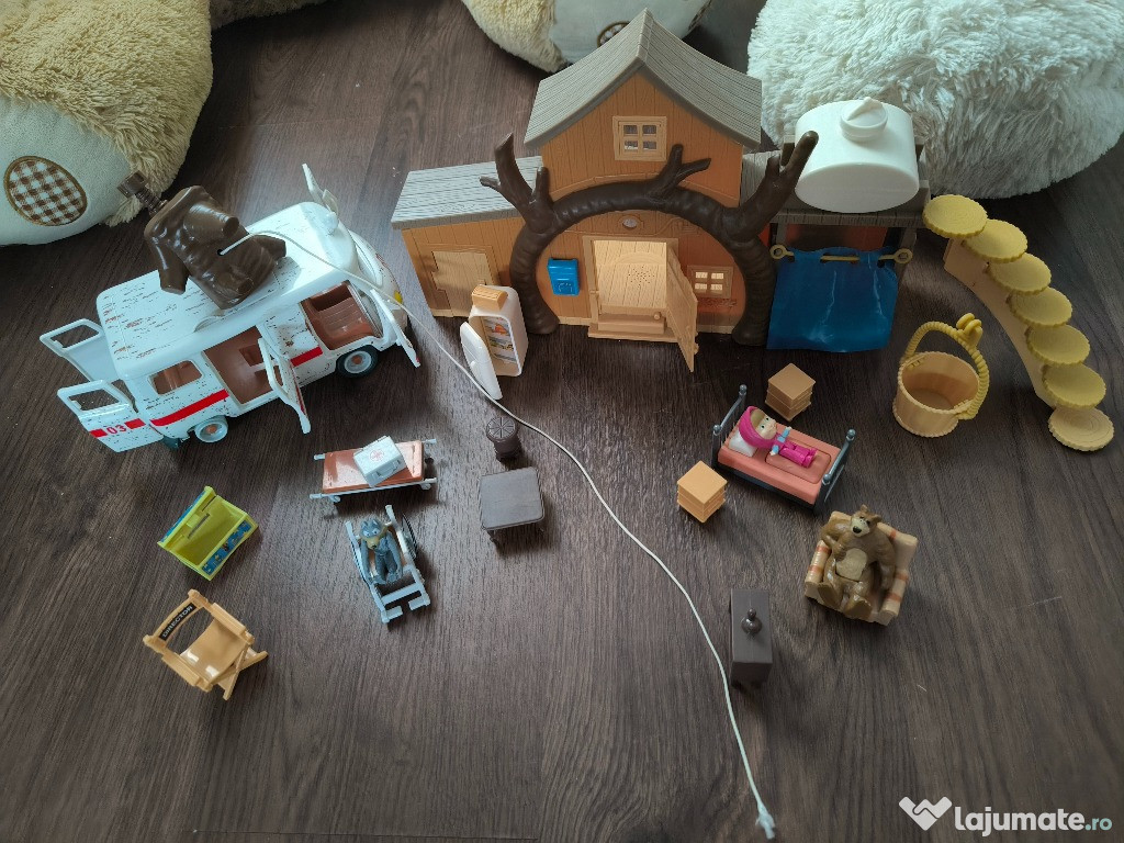 Set Masha și ursul - casa mare și ambulanță