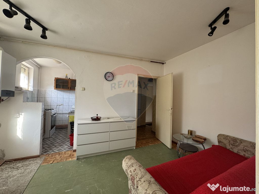 Ap. cu 3 camere, et.4, str. Feleac 1A