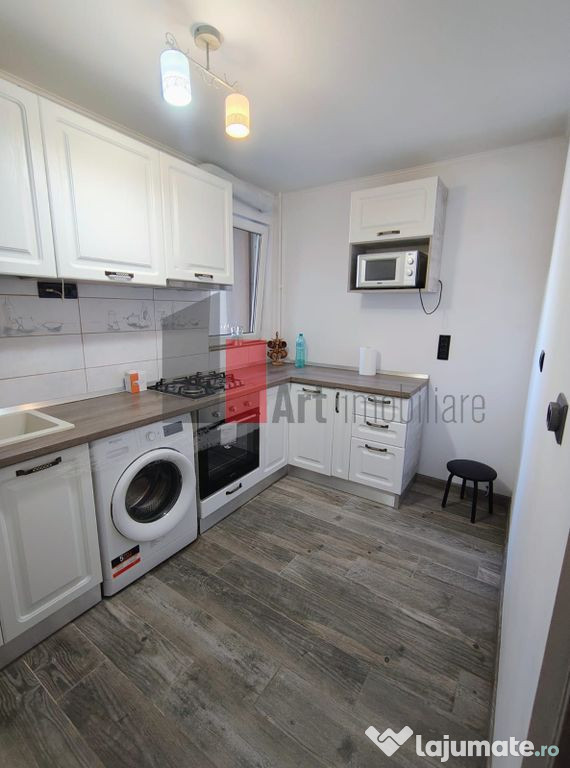 Apartament 3 camere,, lângă metrou Lujerului
