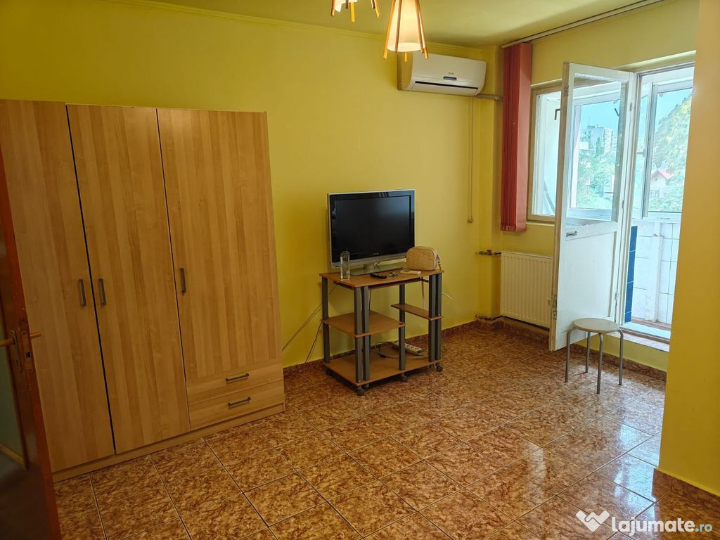 Garsonieră decomandată 30 mp, etaj 2, zona Dristor Metrou