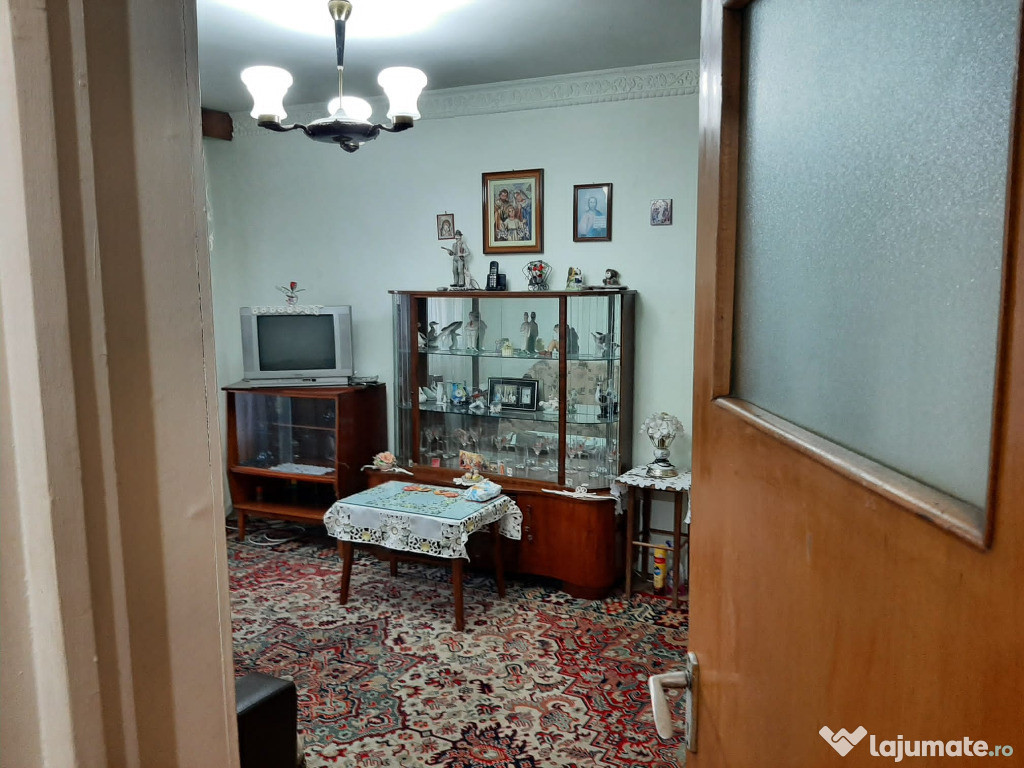 Apartament 2 camere,confort 2,nedecomandat,etajul 4/4,zona Cameliei