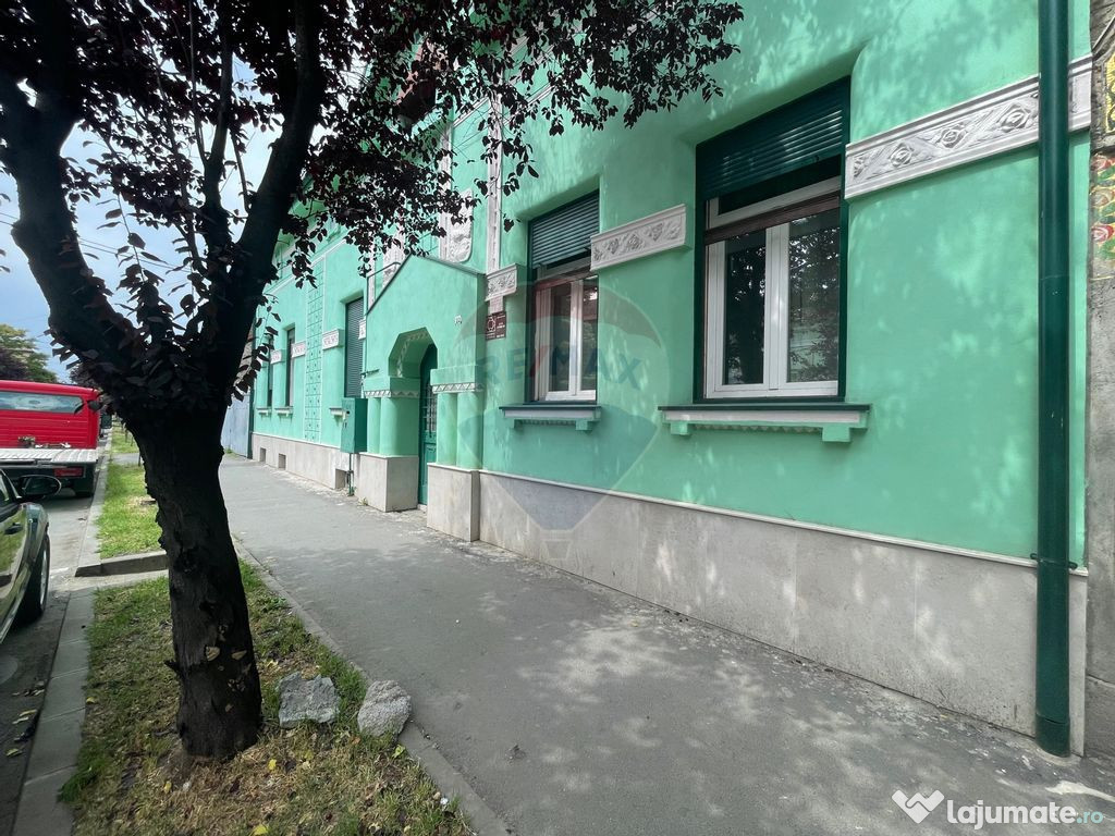 Casă / Spatiu comercial cu 6 camere de închiriat în zo...