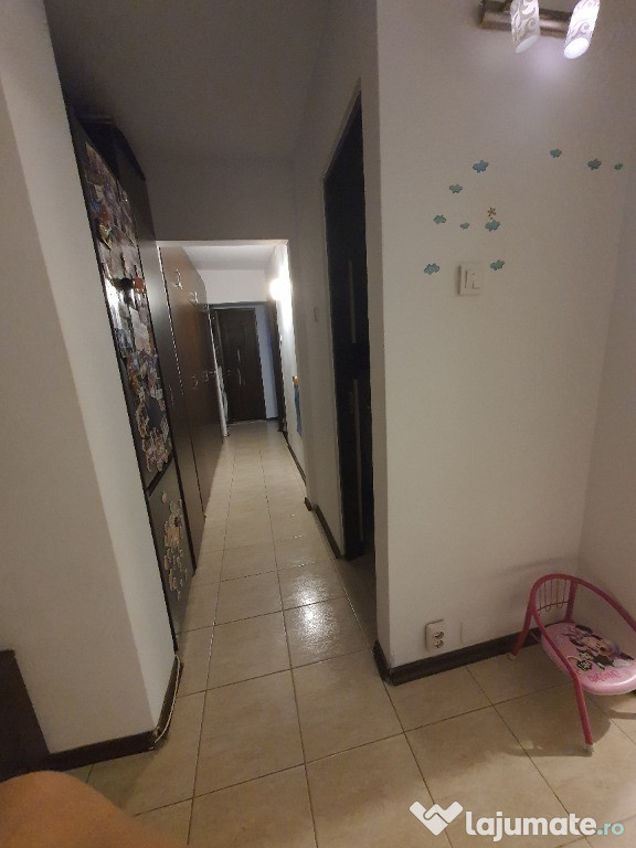 Vand apartament 3 camere complet mobilat si utilat!