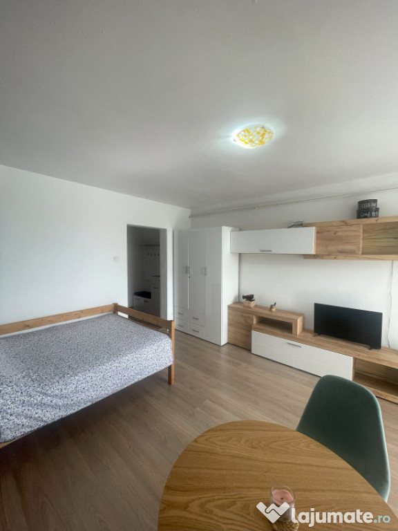 Oportunitate! Garsoniera, 28mp, balcon 6mp, etaj 9,zona Vivo