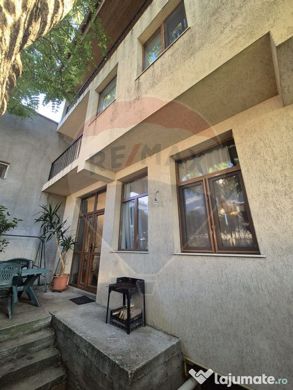 Vilă cu 7 camere de vânzare în zona Brancoveanu