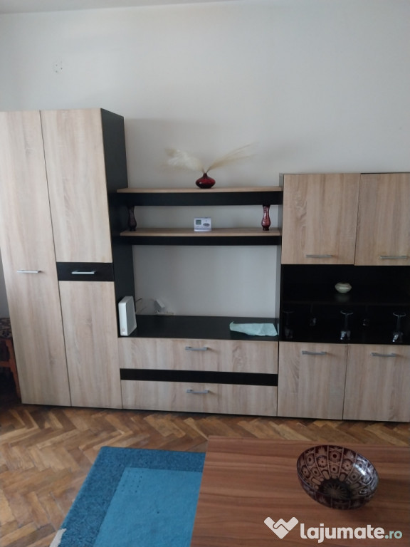 Închiriez apartament