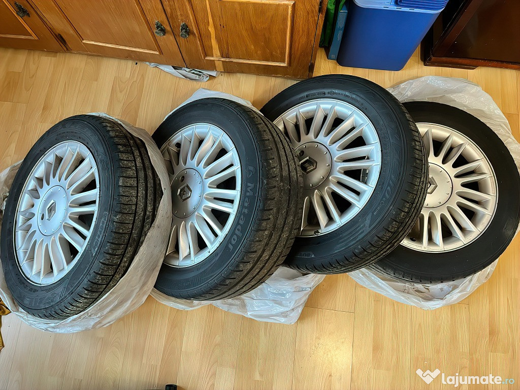 Vând set 4 jante originale Renault Megane 2 + 4 capace antifurt