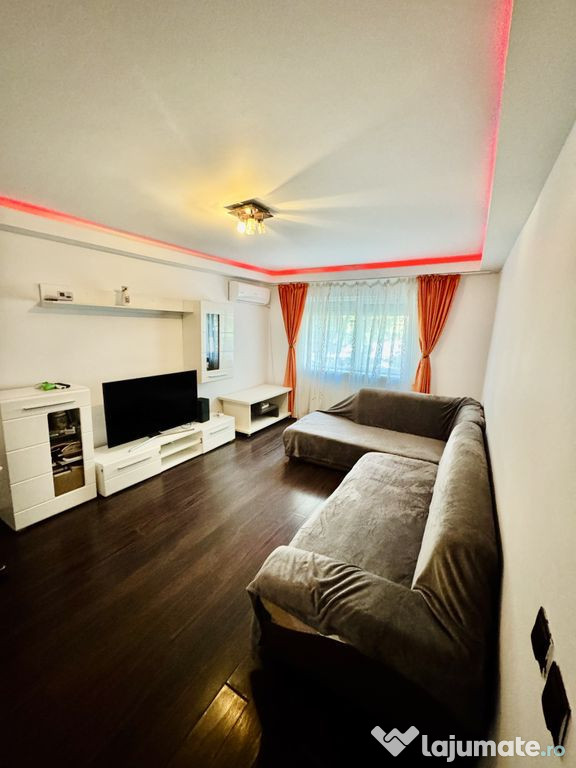 Apartament 3 camere decomandat FAR