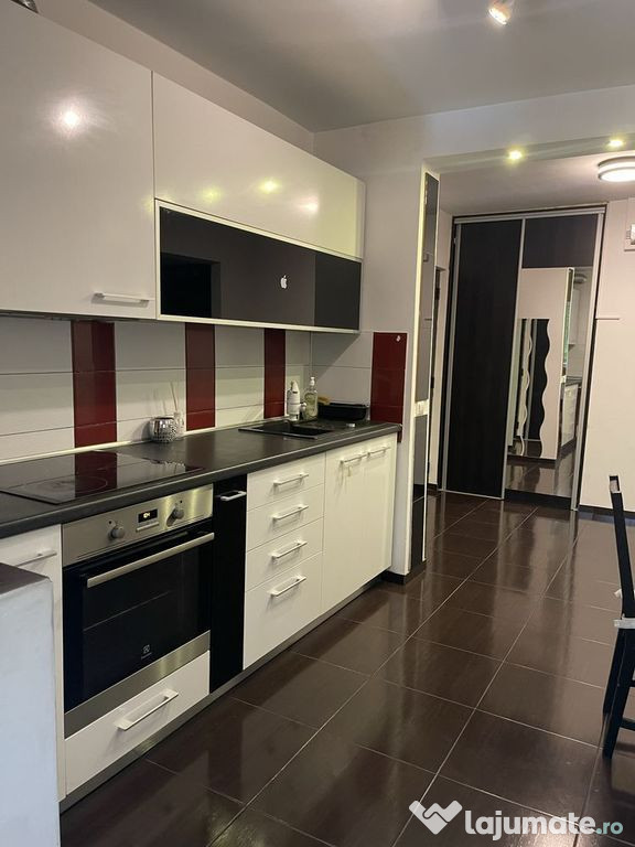 Apartament 3 camere - str. Garnitei