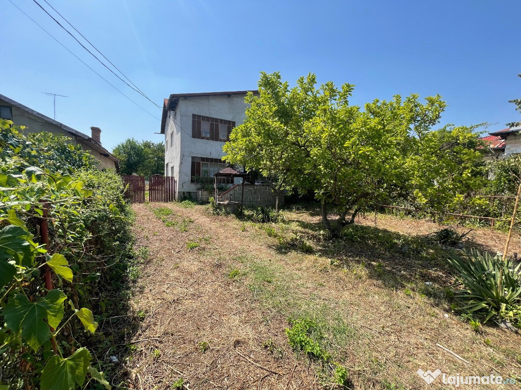 Casa de 250 mp in Valea Voievozilor, S+P+1, teren 1100 mp