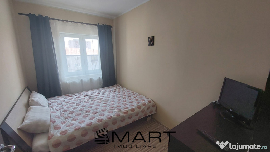 Apartament la mansarda 4 camere zona Vasile Aaron