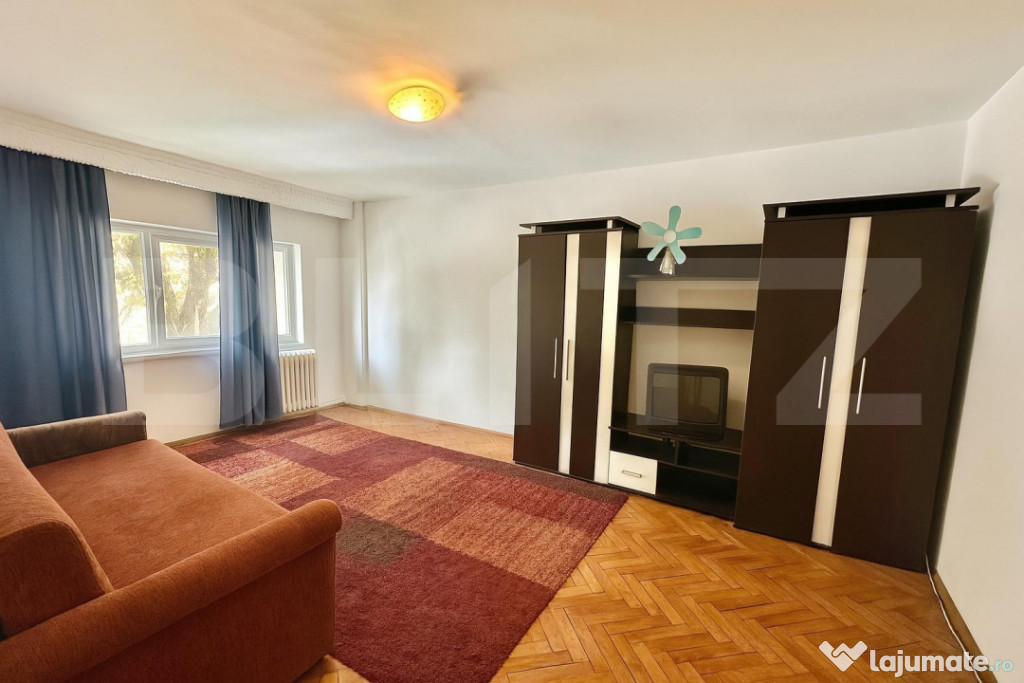 Apartament 3 camere, 2 bai, etaj 1, zona Cetate
