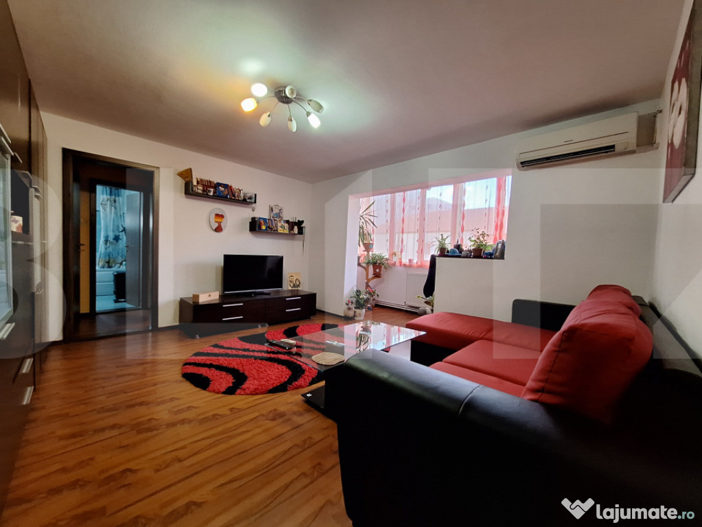 Apartament de vanzare, cu 2 camere, spatios, zona Aradului
