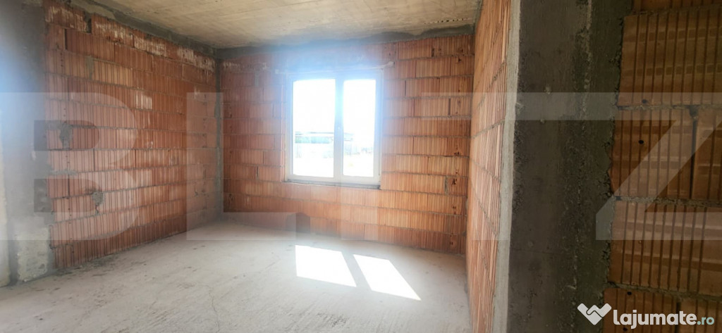 CASA CU 4 CAMERE LA INTRARE IN SACALAZ