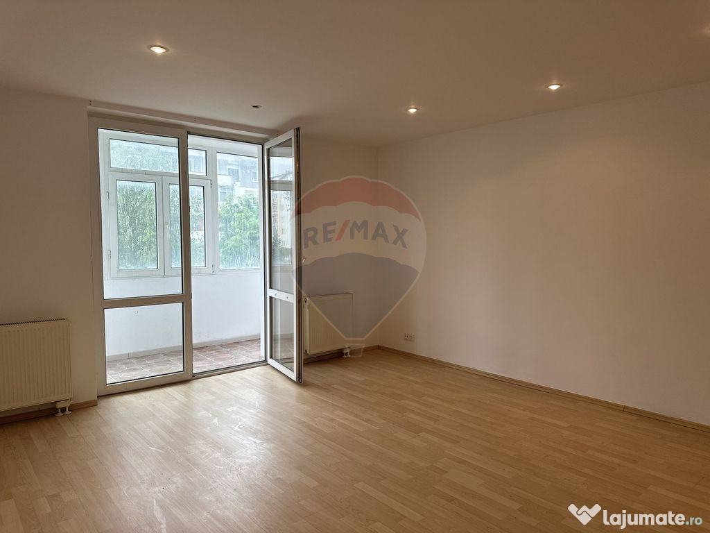 Apartament cu 4 camere de vânzare în zona Calea Romanului