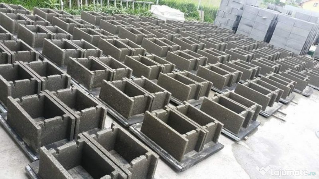 Boltari,dale,umeri,elemete din beton pt cimitir,gard,beciuri