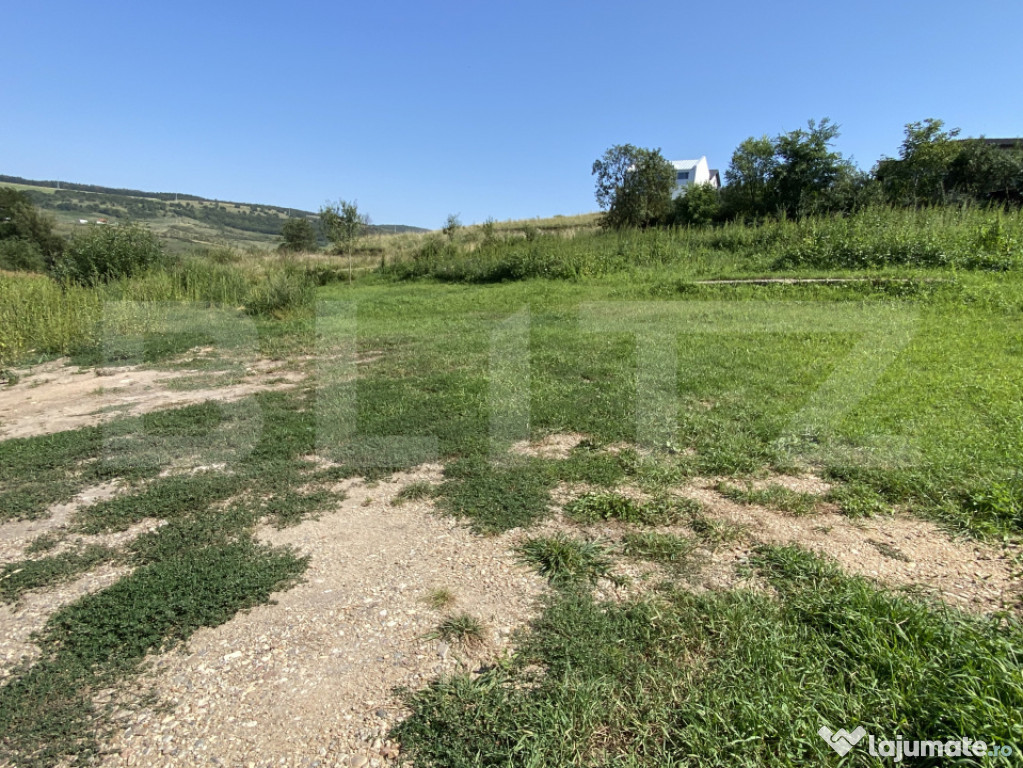 Teren intravilan, 1540 mp, 32 mp front, Corusu