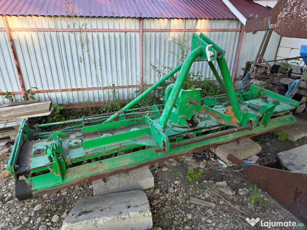 Freză rotativă agricolă, tractată de tractor, stare bună