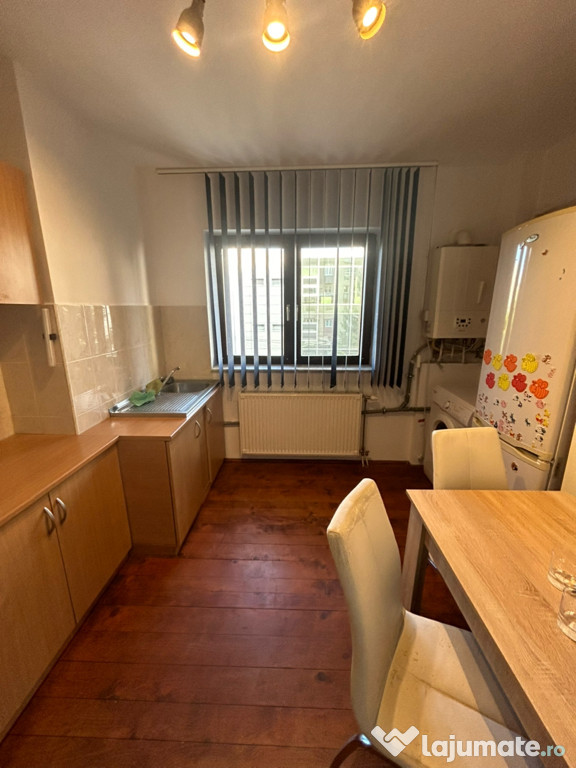 Închiriez apartament str. Transilvaniei