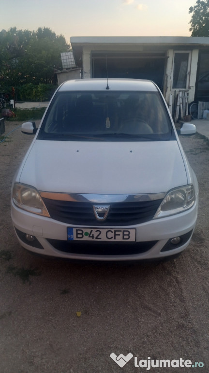 Vând Dacia Logan