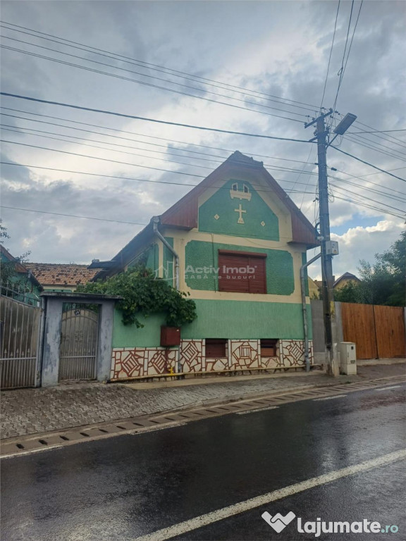 Cas#259; tradi#539;ional#259; cu 3 corpuri, curte #537;i gr#