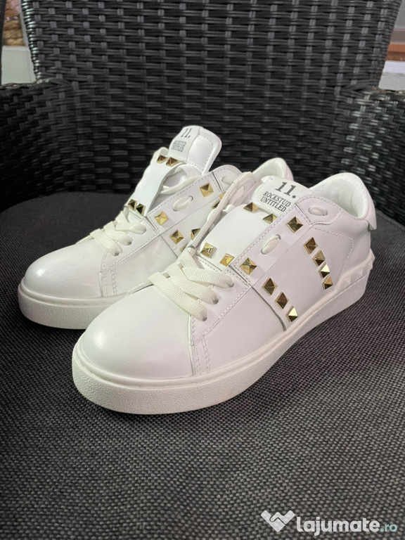 Adidasi Valentino