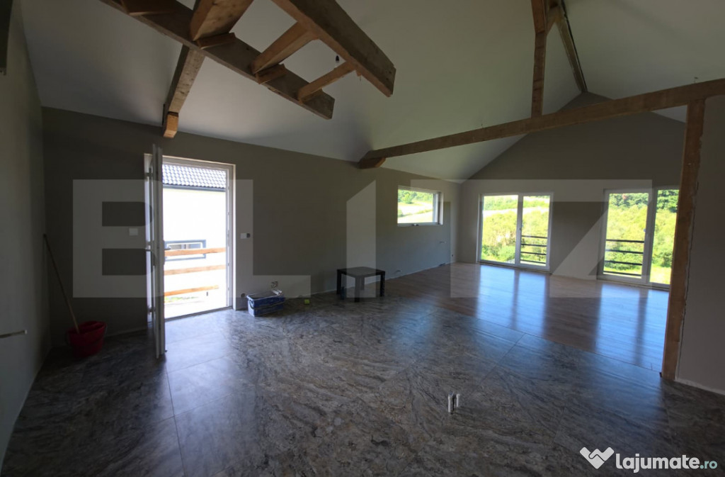 Casă spațioasă cu priveliște superbă–5 camere, 125 mp