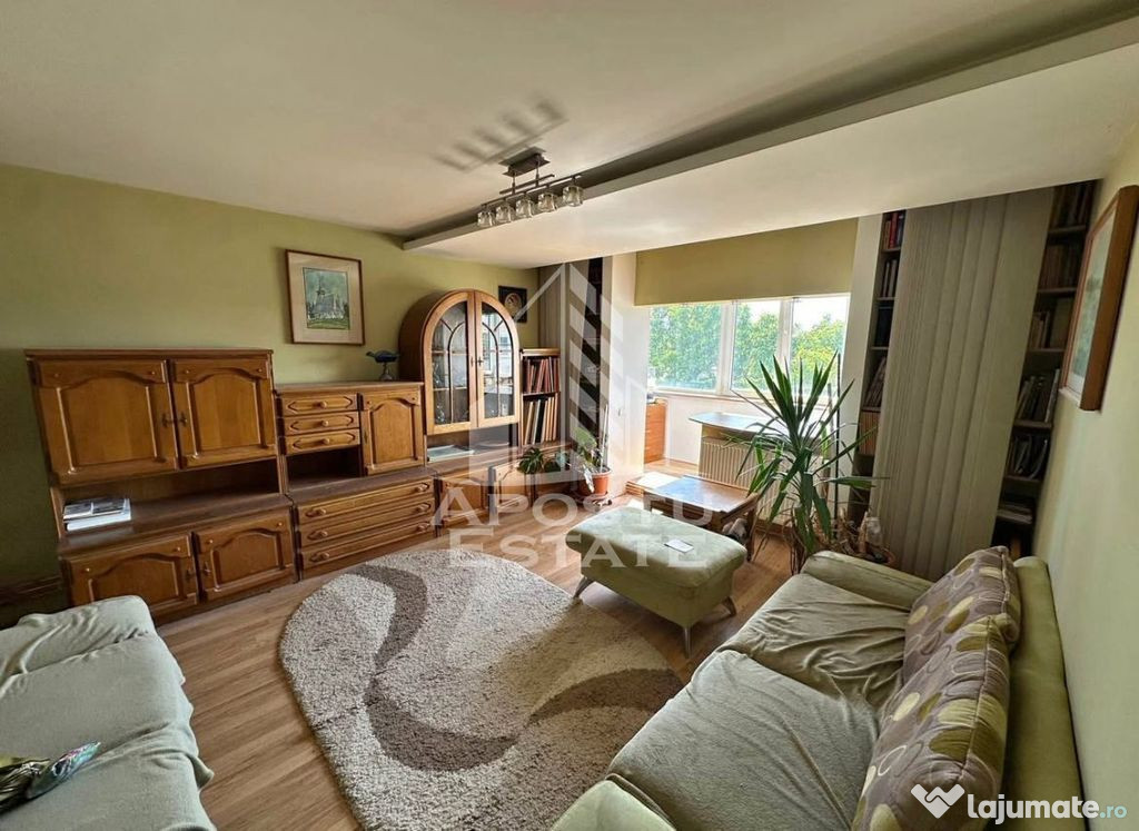 Apartament cu 3 camere, decomandat, 2 bai, 2 balcoane