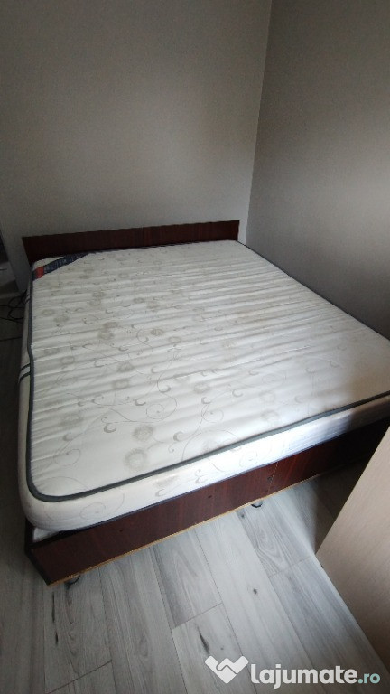 Pat rezistent cu saltea + o masuta