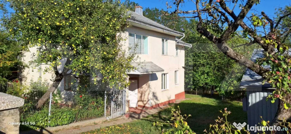 Casa cu etaj, 160 mp utili, 1352 mp teren, zona Burdujeni