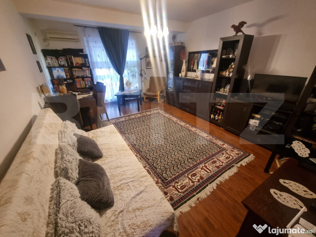 Apartament de vanzare, cu 2 camere, decomandat, 62 mp, zona