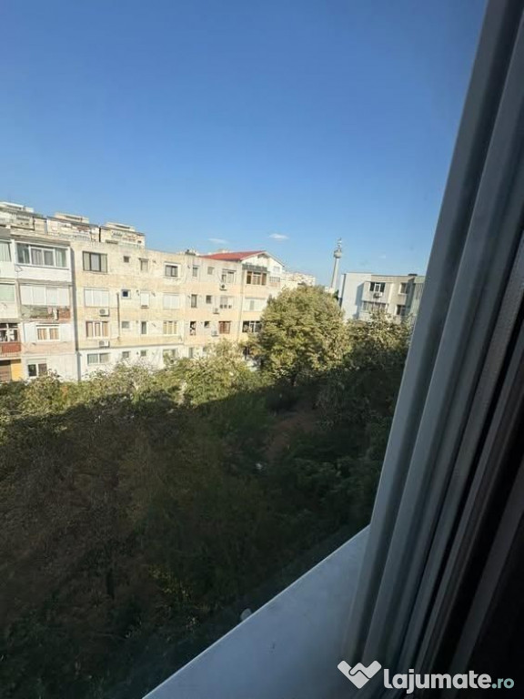 Inchiriez apartament in Micro 19, 2 camere semidecomandat