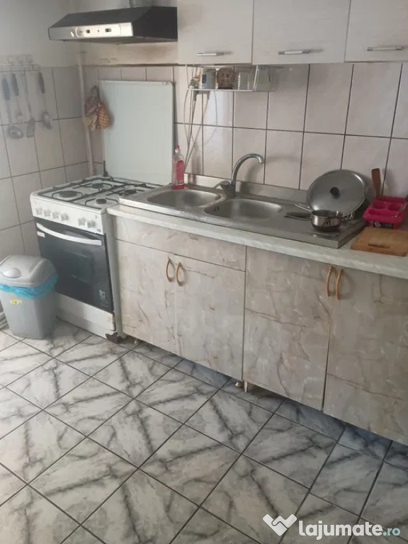 Apartament cu 4 Camere Decomandate Parter - Zona Burdujeni