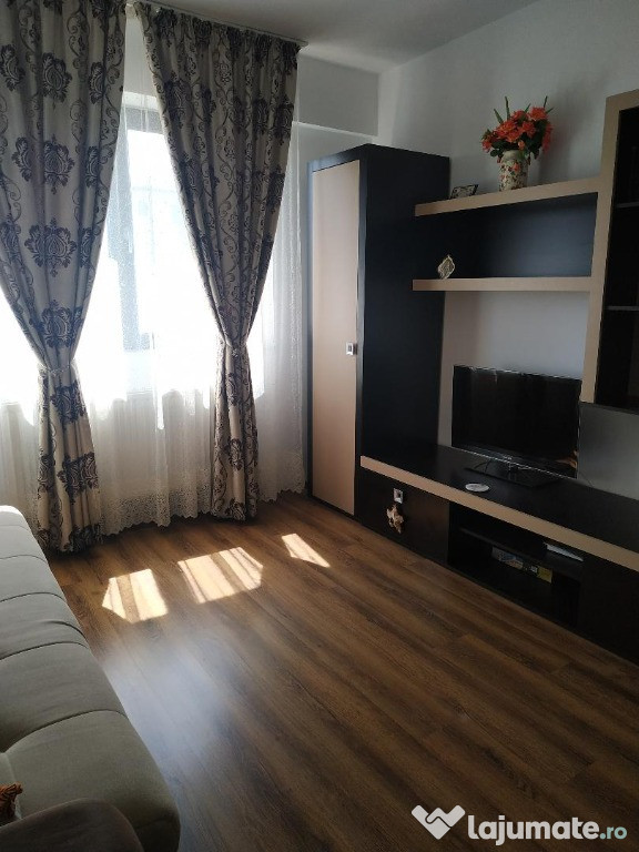 Inchiriez apartament cu doua camere in zona CUG