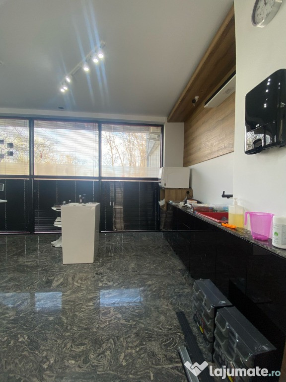 Spațiu comercial, renovat total, 2 băi, ideal cabinet/salon/showroom