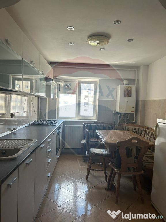 De vanzare apartament 3 camere, MB 20 Slobozia IL
