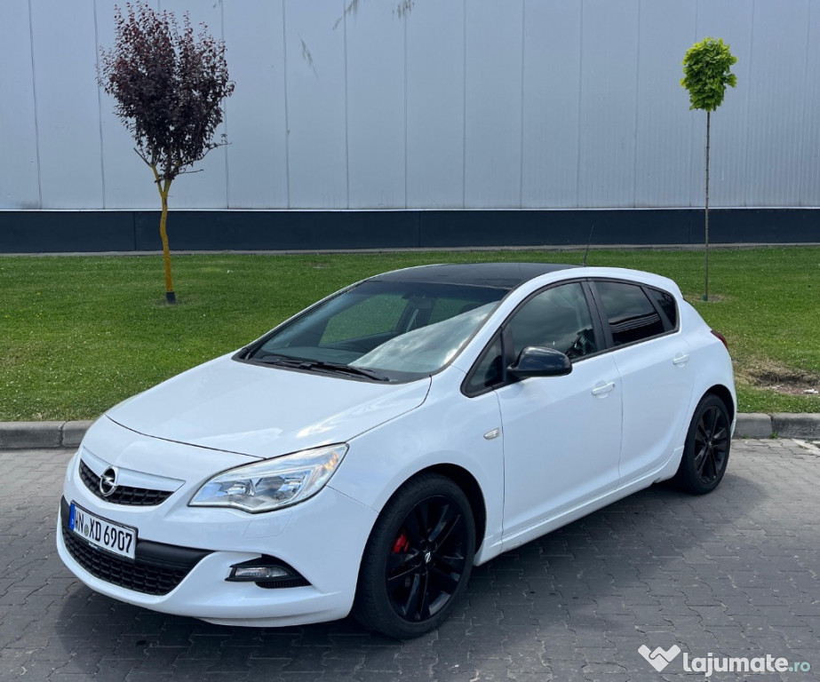 Opel Astra J Hatchback Black Edition / 1.4 benzina / 120 Cp