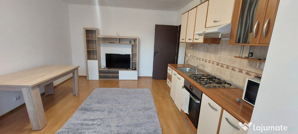 Apartament 3 camere de închiriat