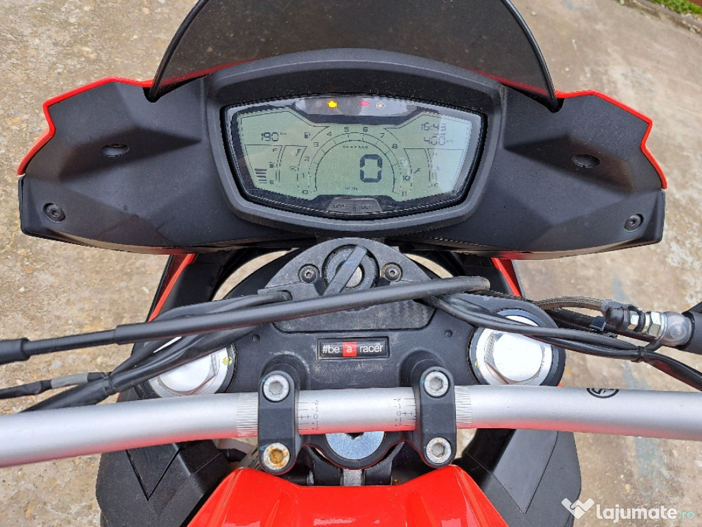 Vând motocicleta Aprilia Tuoano 125 cc