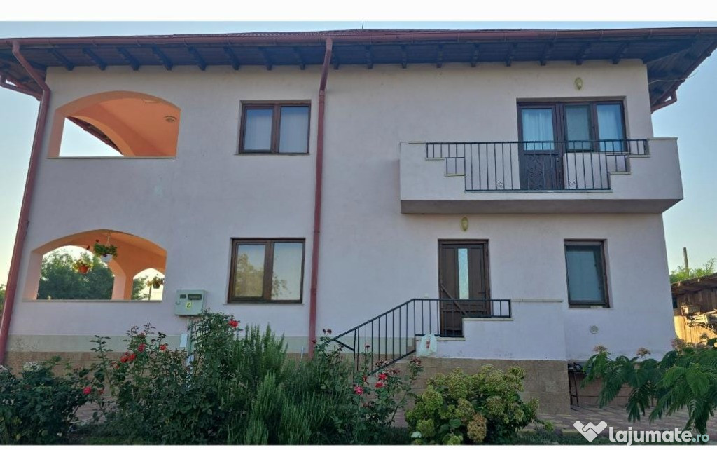 Casa de vanzare in Insuratei