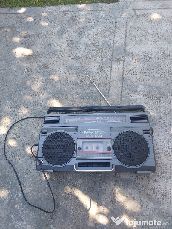 Casetofon stereo spatial