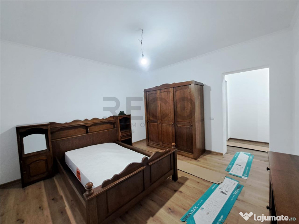 Apartament cu 3 camere , decomandat , cu 2160 mp teren intra