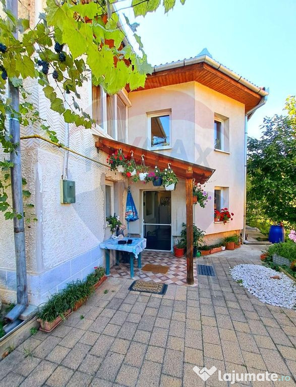 Casă de vanzare 170 mp, teren 1800 mp, Medias, cartier V...