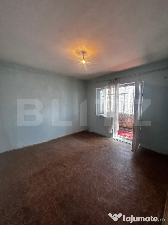 Apartament 3 camere, decomandat