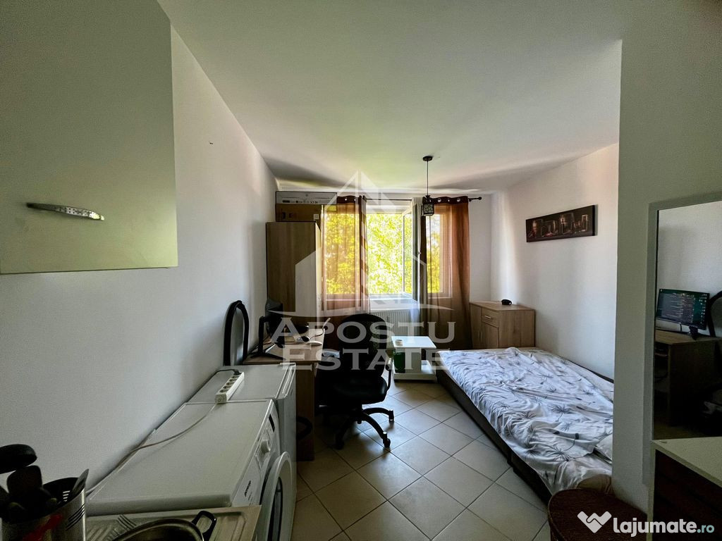 Garsoniera,etaj 3, zona Lipovei