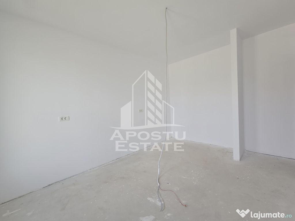 Jumatate de duplex pe parter cu 3 camere si 2 bai, Sag