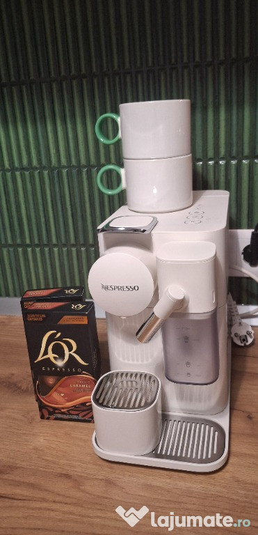 Espressor Nespresso De’Longhi Lattissima + capsule, suport inox, căni